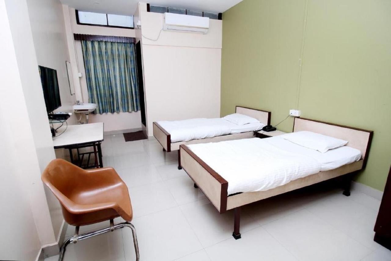 Hotel Gomatgiri Aurangabad  Zewnętrze zdjęcie