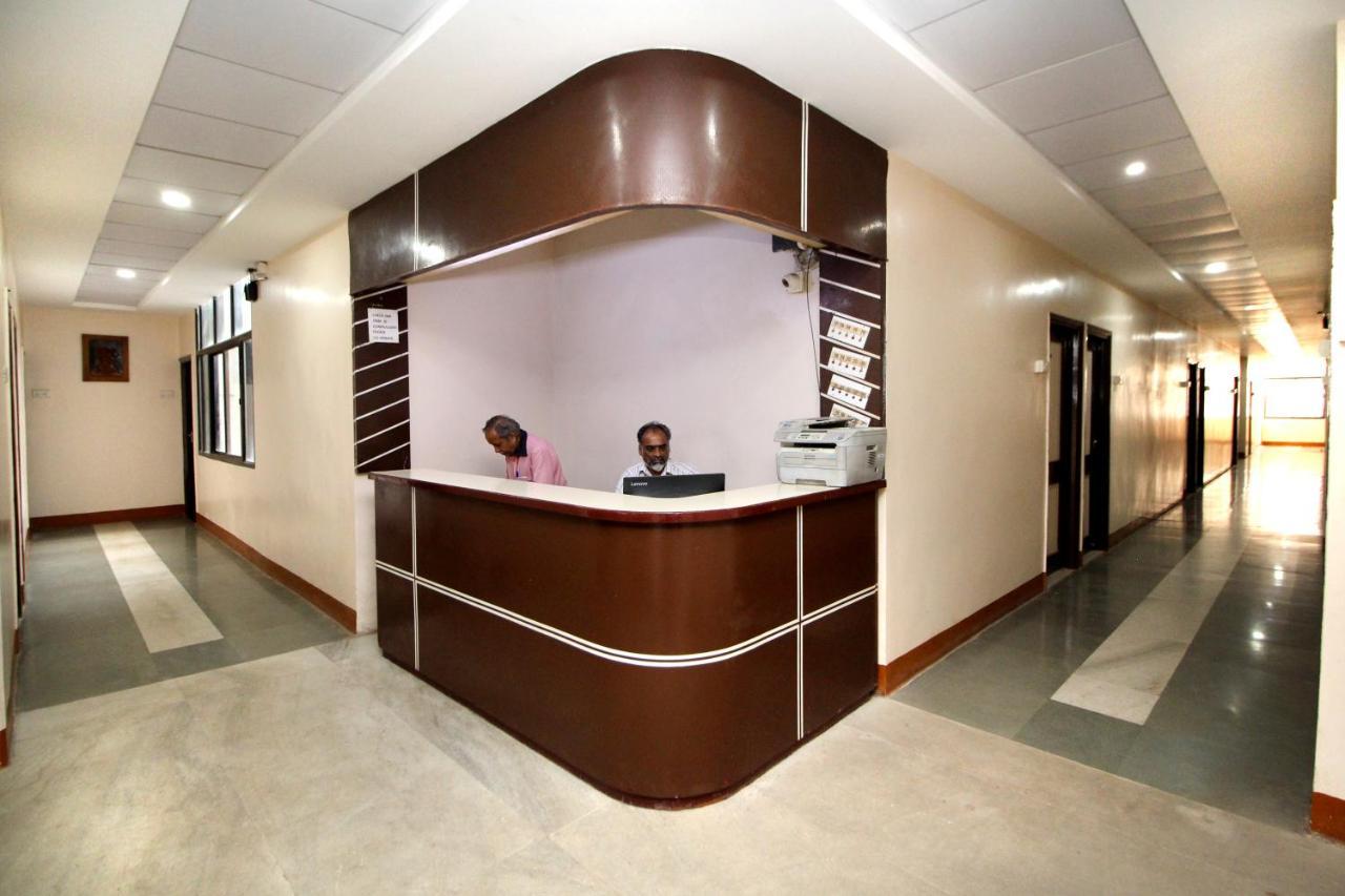 Hotel Gomatgiri Aurangabad  Zewnętrze zdjęcie