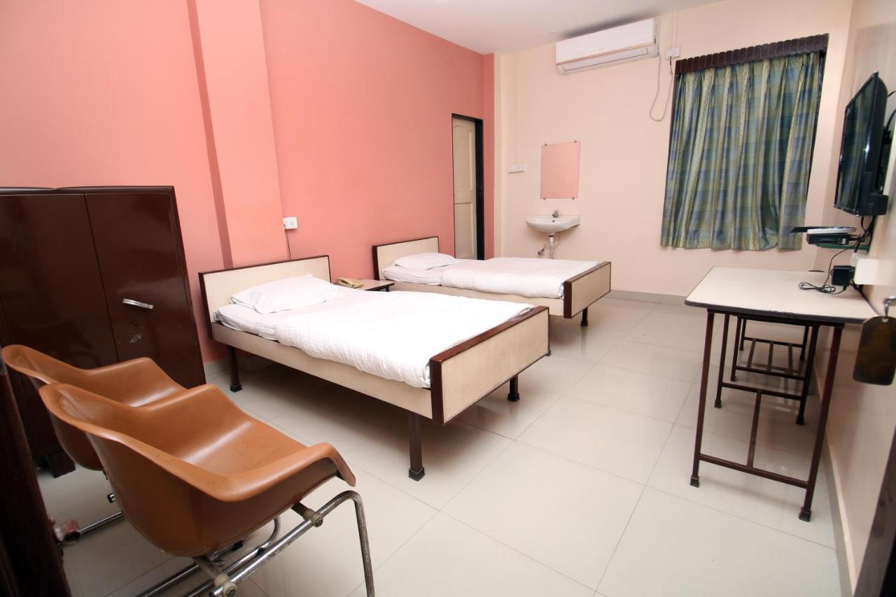 Hotel Gomatgiri Aurangabad  Zewnętrze zdjęcie