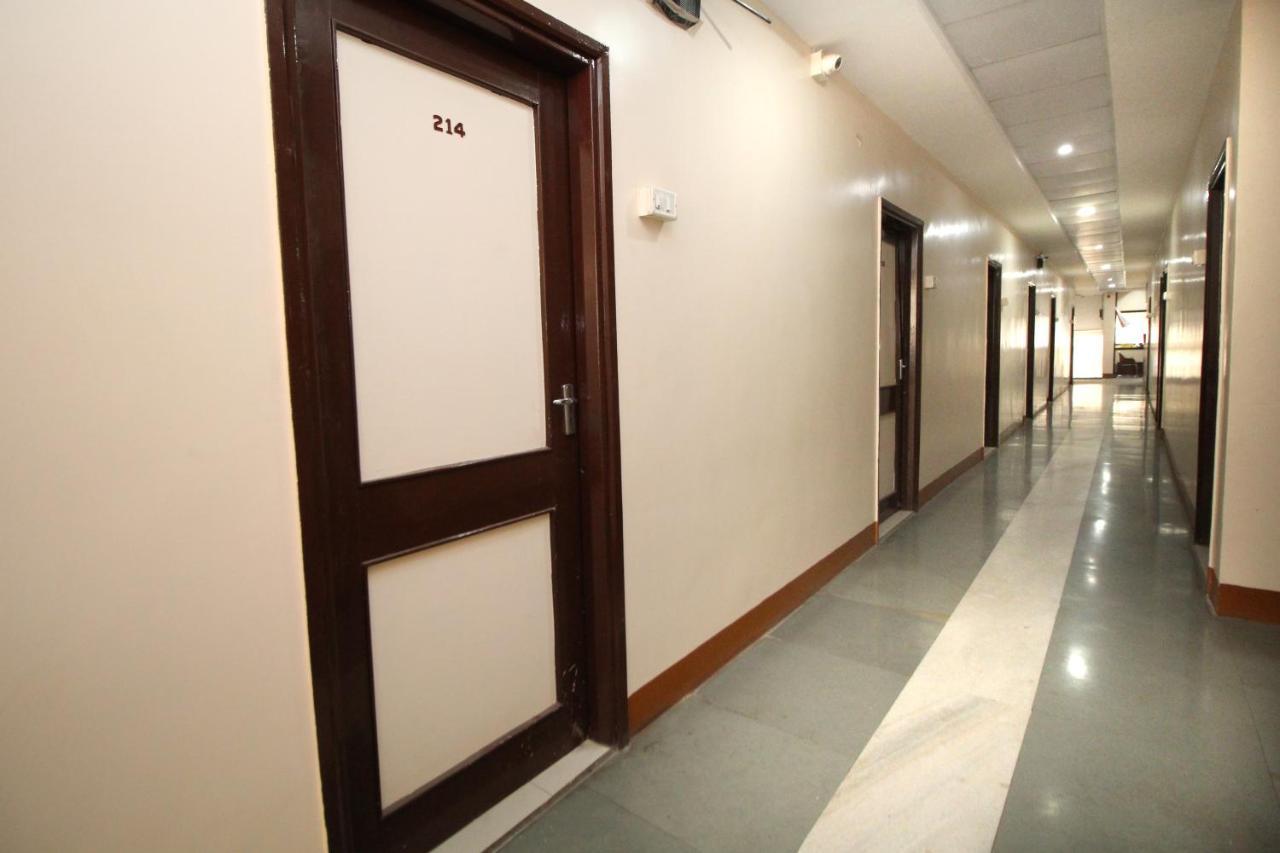 Hotel Gomatgiri Aurangabad  Zewnętrze zdjęcie